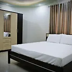 Weekend Hotel